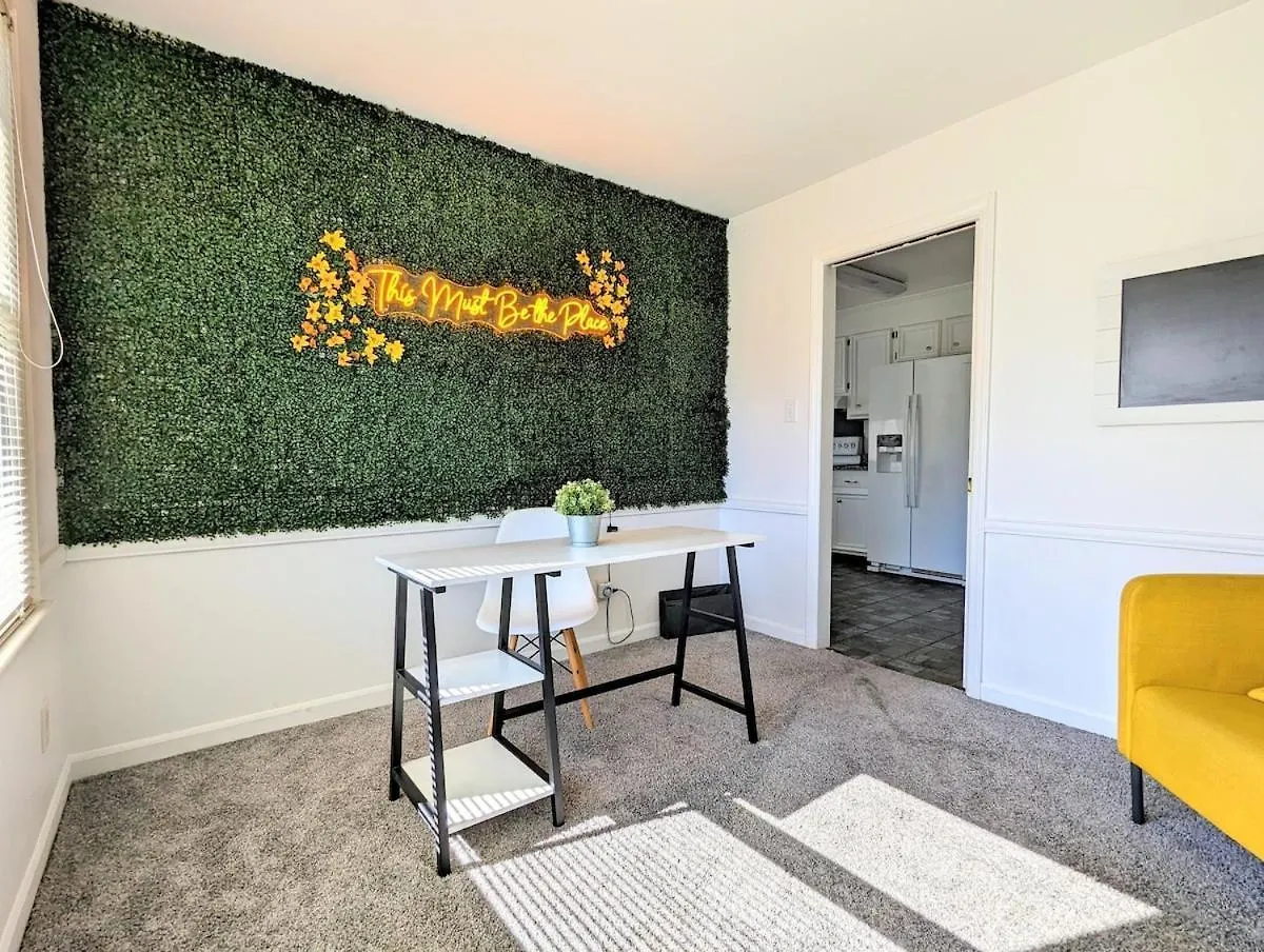 Spacious Family Friendly Home With Game Room By Unc シャーロット