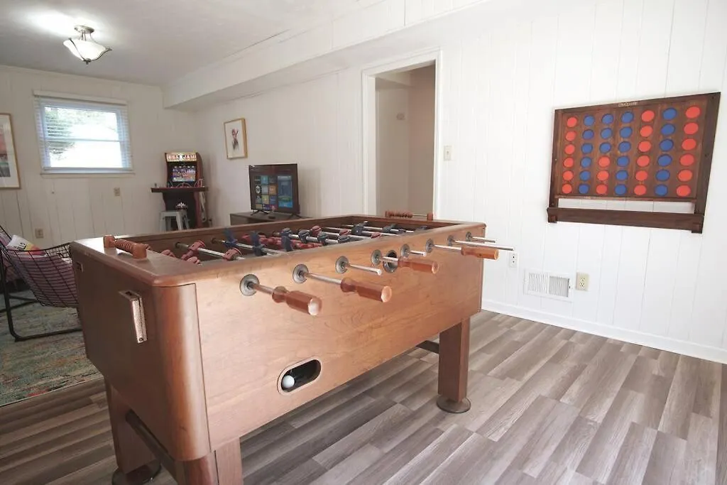 Spacious Family Friendly Home With Game Room By Unc シャーロット 別荘